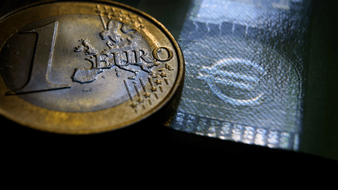 Euro roza los $1,11 ante entrada en vigor de los aranceles a China