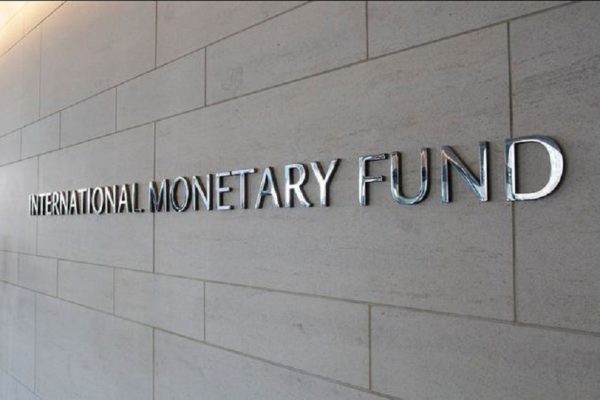 FMI insta a Argentina a "mantener el rumbo" de reformas económicas