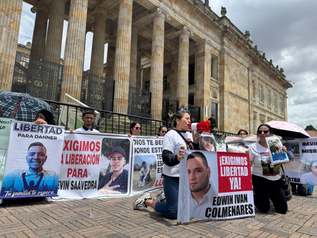 Familiares de colombianos detenidos en Venezuela protestaron frente a la Casa de Nariño