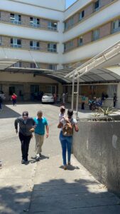 Familiares de hospitalizados se quejan de gastar en exámenes especiales
