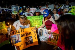 Familiares de venezolanos presos en El Salvador piden su liberación a Bukele