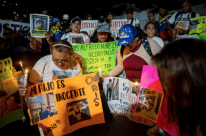 Familiares de venezolanos presos protestaron en embajada de El Salvador