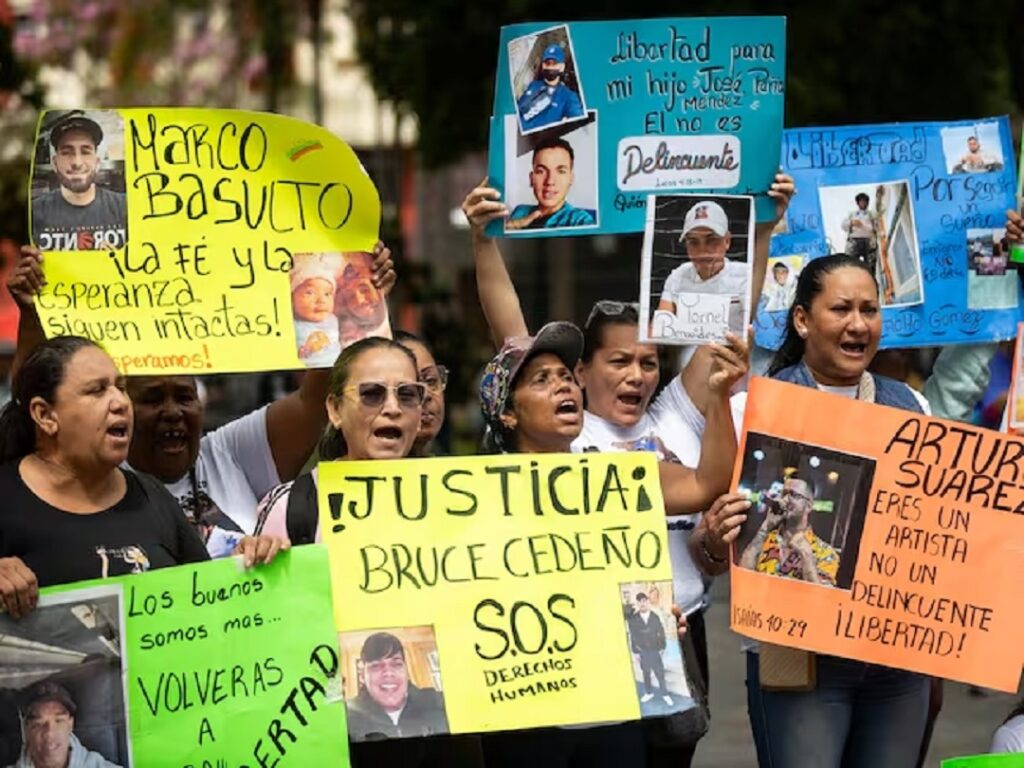 Familias de venezolanos en El Salvador exigen pruebas de vida