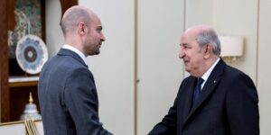 Francia responde a Argelia con la expulsión de 12 diplomáticos y llama a consultas a su embajador