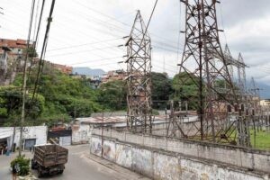 Fuerte fluctuación eléctrica azotó Caracas y principales regiones en Venezuela este #11Abr