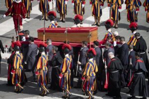 Funeral del Papa | Directo: última hora de la misa, la procesión y el entierro en el Vaticano