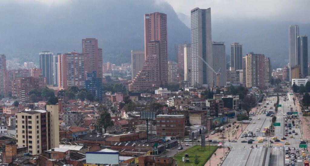Grave hallazgo en un apartamento de Bogotá: encontraron 50 paquetes sospechosos