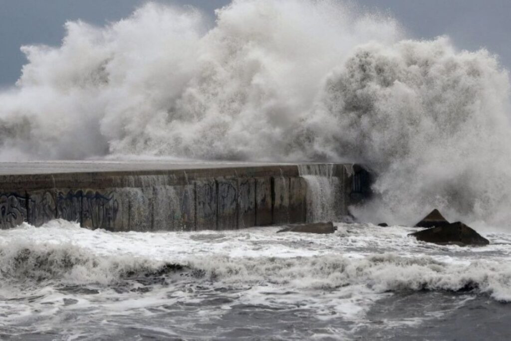 Inameh alerta que olas gigantes Invadirán playas venezolanas en próximas horas