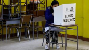 Inicia escrutinio para conocer nuevo presidente en Ecuador – DW – 14/04/2025