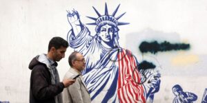 Irán y Estados Unidos negocian un acuerdo nuclear bajo la presión de un ataque de Israel
