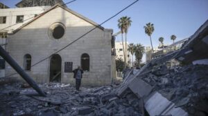 Israel bombardea el Hospital Al Ahli en ciudad de Gaza, y evacúan a pacientes y personal