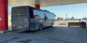 Italia traslada a sus centros de Albania a 40 inmigrantes con una orden de expulsión