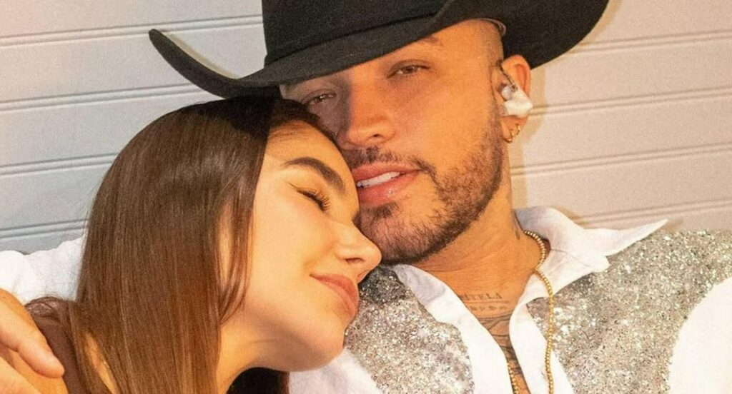 Jessi Uribe se pegó acaramelada con una fan y le dijo: "suave que me regañan"