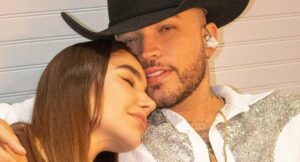 Jessi Uribe se pegó acaramelada con una fan y le dijo: "suave que me regañan"