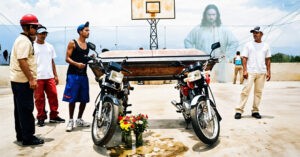 Jesucristo se arrepiente del libre albedrío tras ver entierro malandro