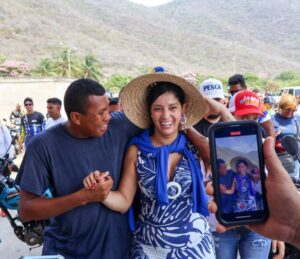 Joana Sánchez recibió espaldarazo de habitantes de Ocumare de la Costa - Yvke Mundial