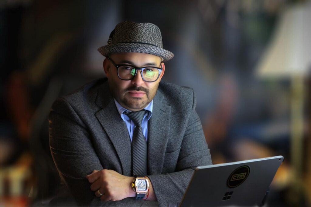 Jonathan López, referente de los latinos en EE.UU con sus métodos disruptivos de negociación