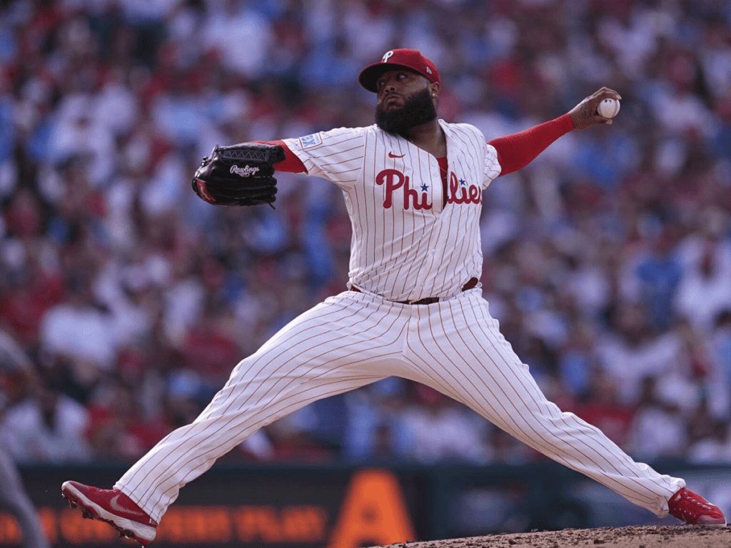 José Alvarado hizo de las suyas ante los Rockies