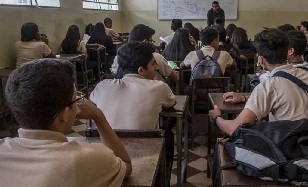 Jóvenes venezolanos no tienen competencias mínimas en matemática, según UCAB