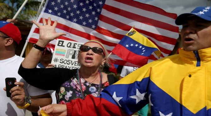 Juez bloquea el intento de Trump de acabar con el programa TPS