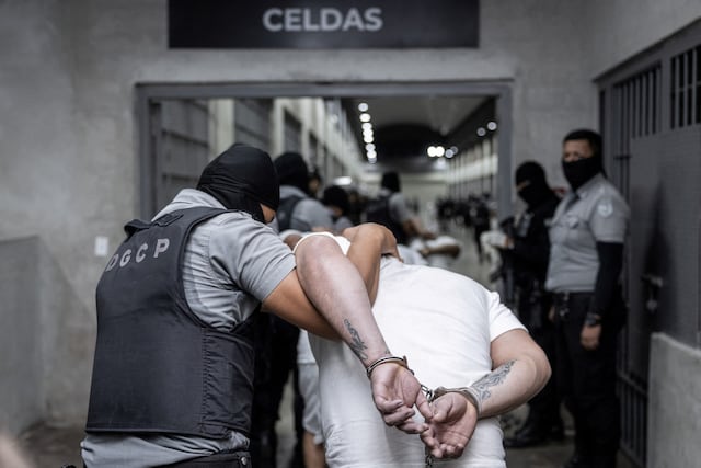Jueza ordena el regreso a EE.UU. del salvadoreño enviado por error a megacárcel de Bukele