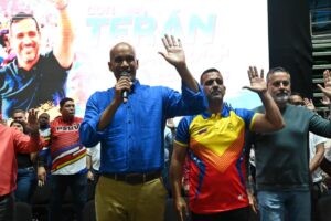 Juramentan comando de campaña de Terán