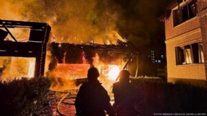 Kiev reporta explosiones y "ataque con misiles" – DW – 06/04/2025