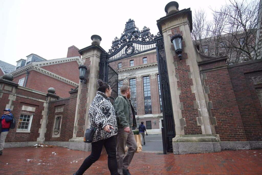 La Administración Trump congela 2.200 millones de dólares en subvenciones para la Universidad de Harvard