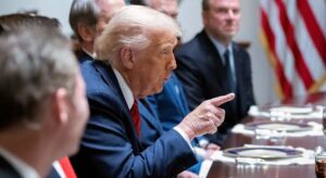 La UE estudia restringir exportaciones a EEUU si las negociaciones con Trump fracasan