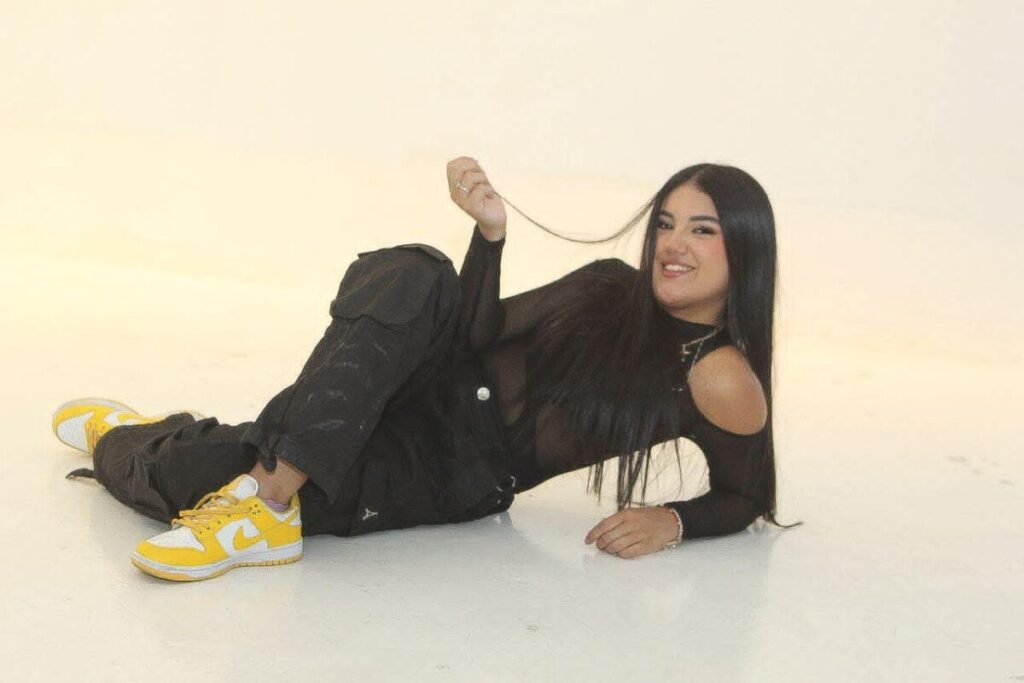 La cantante "Natalia" llegó para quedarse y lanza su mas reciente éxito Playa