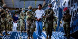 La justicia vuelve a pararle a Trump el envío de venezolanos a El Salvador
