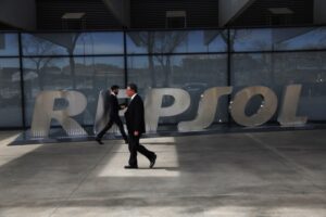 La petrolera Repsol gana un 62,2 % menos el primer trimestre por la bajada del crudo