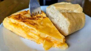 La versión más saludable de la clásica tortilla española usando únicamente 2 ingredientes