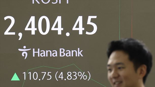 Las bolsas asiáticas y Wall Street se disparan tras la tregua arancelaria de Trump