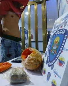 Lo atraparon con marihuana oculta en una lechosa