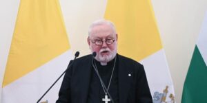 Los ministros de Exteriores de Rusia y Vaticano abordan «iniciativas destinadas a detener las acciones bélicas» en Ucrania