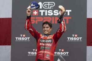 Marc Márquez incrementa su dominio los sábados con otra victoria al esprint en Jerez