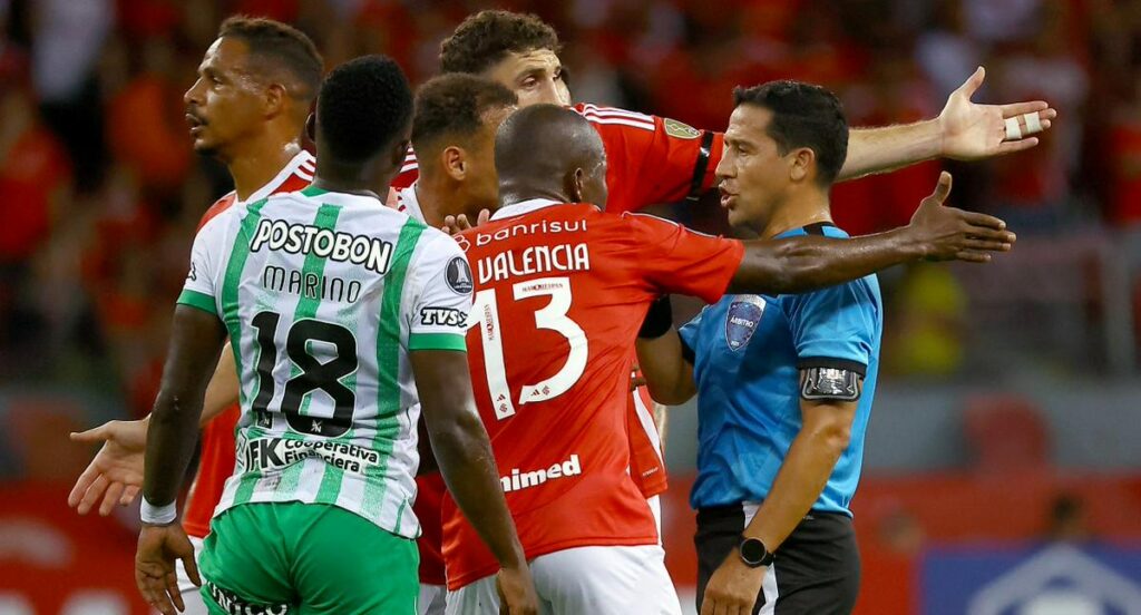 Marino Hinestroza, expulsado Atlético Nacional: polémica con juez Libertadores