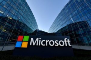 Microsoft adelanta a Apple como la mayor cotizada del mundo tras fuertes caídas en bolsa