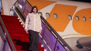 Mientras Donald Trump aprieta a China con aranceles, Delcy Rodríguez corre a buscar cobijo en Beijing