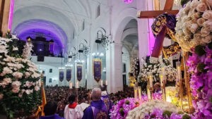 Miles de devotos acompañaron al Nazareno en Caracas