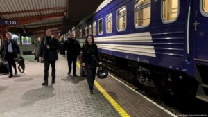 Ministra alemana de Exteriores en Kiev – DW – 01/04/2025
