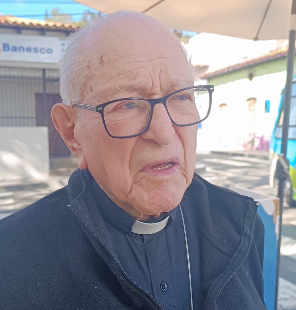 Monseñor Pérez Morales: Promuevo la Cruz Trinitaria para recordar a Dios Unitrino