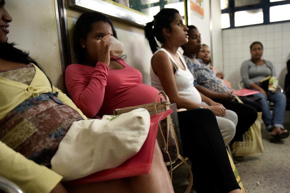 Mortalidad materna bajó 40% en 20 años, pero este logro está en riesgo