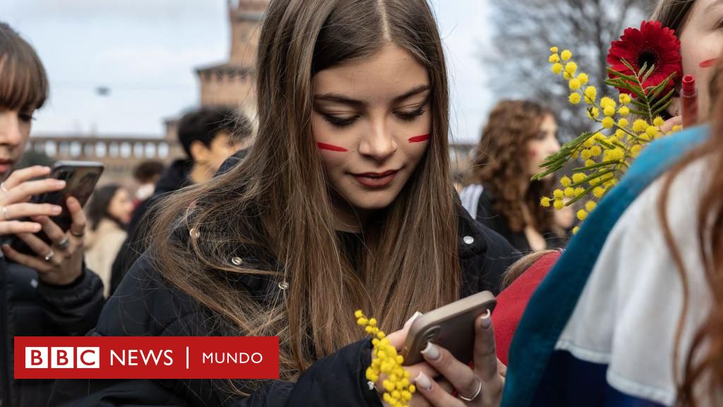 "No he conocido a ningún adolescente que diga: 'Nos encantan los teléfonos, son buenos para nosotros'": Jonathan Haidt, autor de "La generación ansiosa"