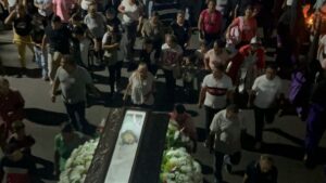 Noche de procesión con el Santo Sepulcro en Ureña