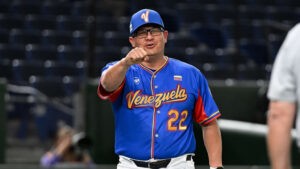 Omar López vuelve como el manager de Venezuela para el Clásico de Béisbol