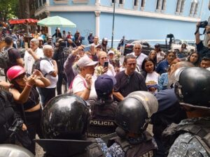 PNB y GNB impiden que madres de adolescente presos se movilicen a Miraflores