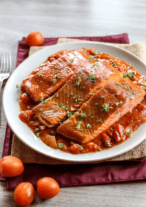 Pescado rebozado con salsa de pimentón y crema de leche