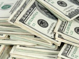 Pese a subir $28, el dólar se descolgó fuertemente al final | Finanzas | Economía